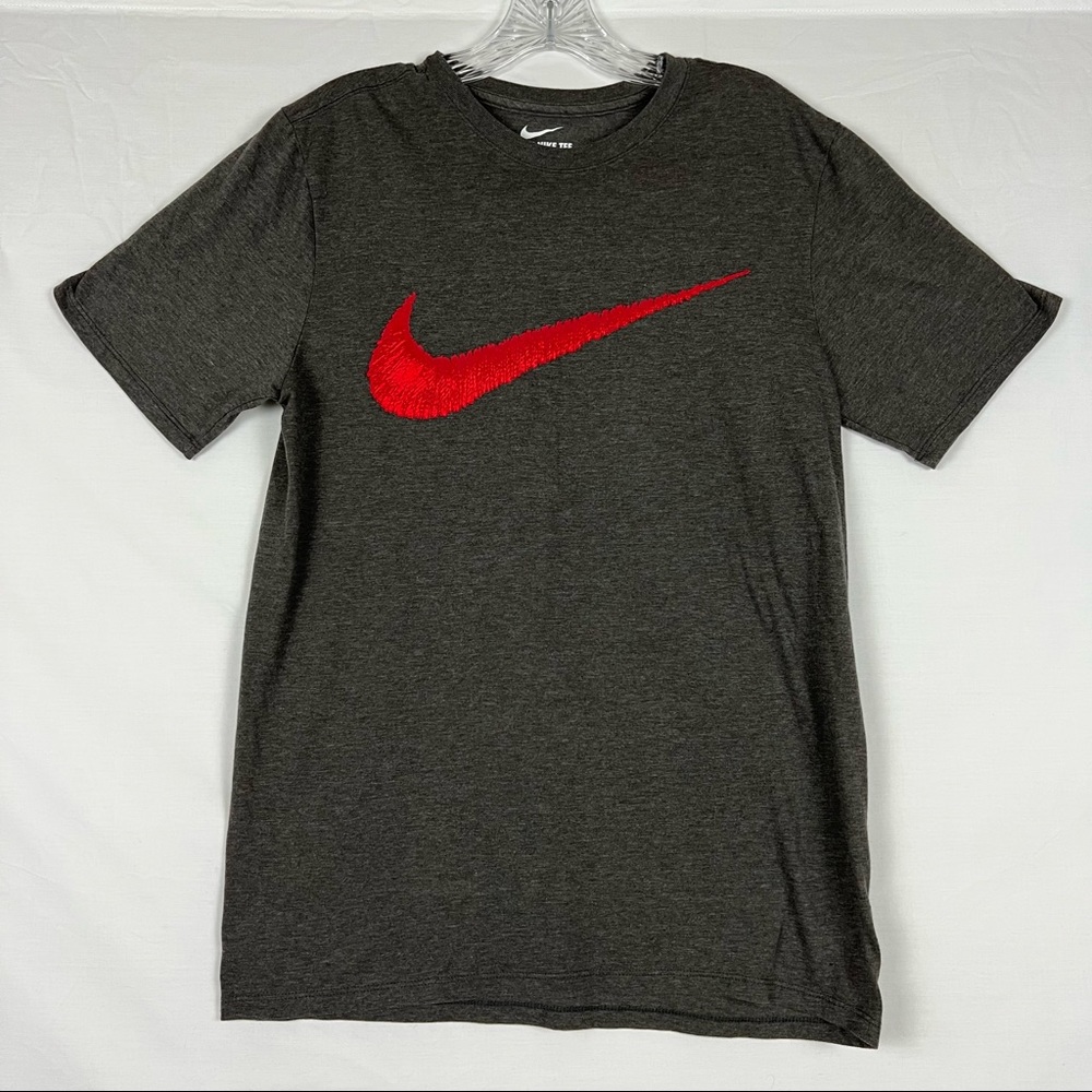 NIKE • The Nike Tee Short Sleeve T-Shirt Size Medium